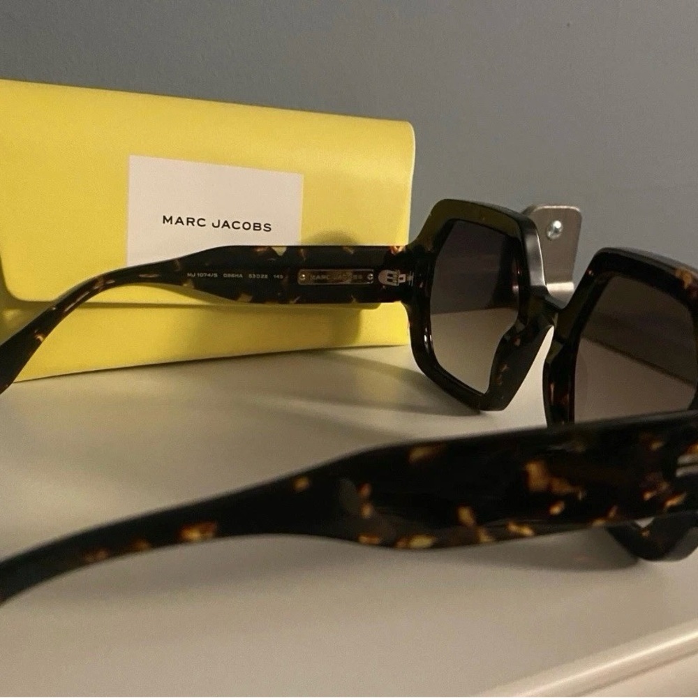 Marc Jacobs Tortoiseshell Hexagon Sunglasses with… - image 4